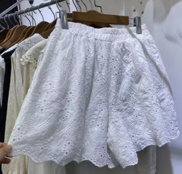 Limiguyue Large Size Summer Floral Hollow Out Shorts Women Loose Elastic Waist Cotton Short Trousers Casual Lace Hot Pants 095P