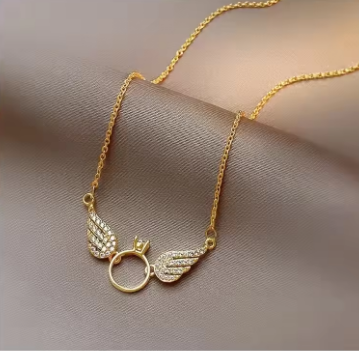 Women's jewelry AU750 vermiculite pendant small wings 18K gold necklace round ring pendant clavicle chain